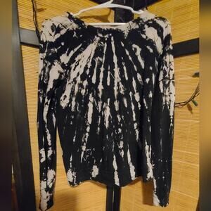 🦄5/$40🦄Truly Madly Deeply Bleach Starburst Design Long Sleeve